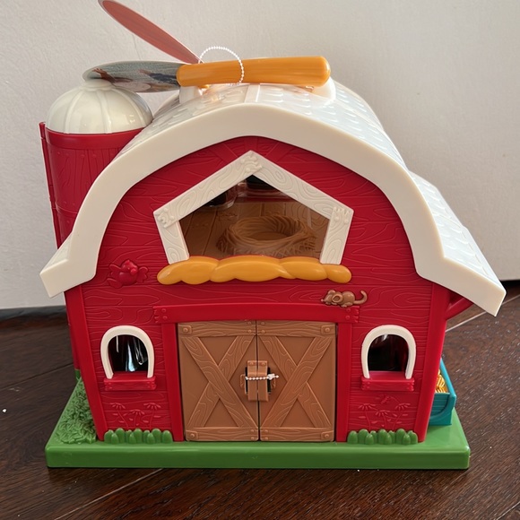Big red barn foldable 6 pc toys - Picture 3 of 6